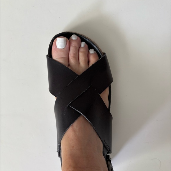 American Eagle Outfitters Black Leather Sandals - Picture 7 of 9